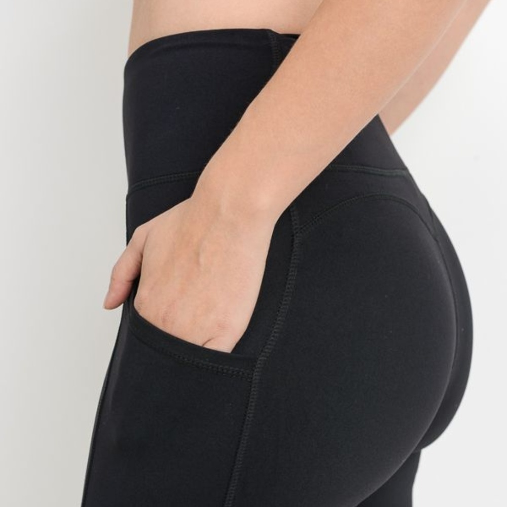 High Waist Short Leggings Featuring Side Pockets - Picture 4 of 8